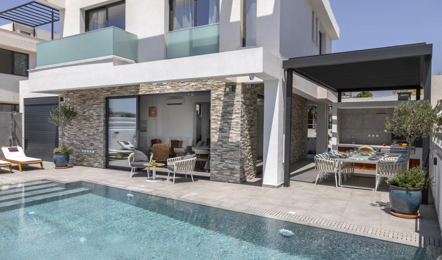 Chris Le Mare Gold Villa Protaras pool