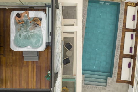 Chris Le Mare Gold Villa Protaras jacuzzi and pool