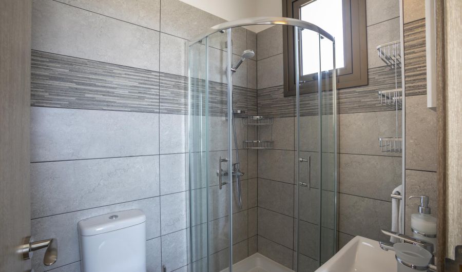 Chris Le Mare Villas Protaras bathroom