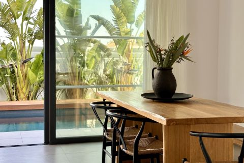 Lora Pearl Villa Dining table Protaras