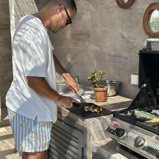 Lora Pearl Villa Protaras Guest cooking