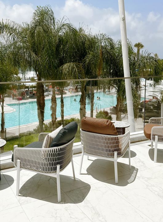 Utopia Pool Bar