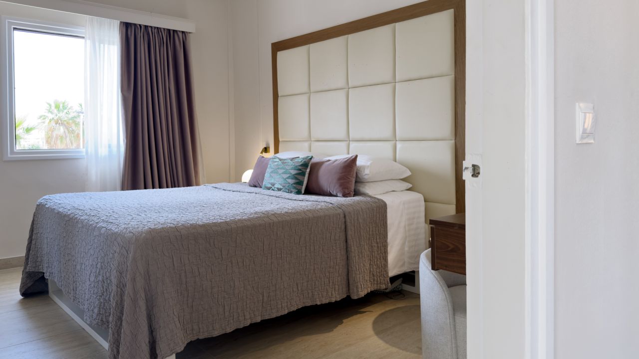 One Bedroom Suite with Pool View King Jason Paphos bed