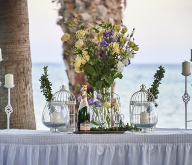Imperial Island wedding reception table with ornaments