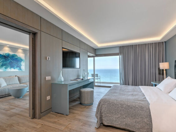 Amada Colossos room bedroom and sitting area