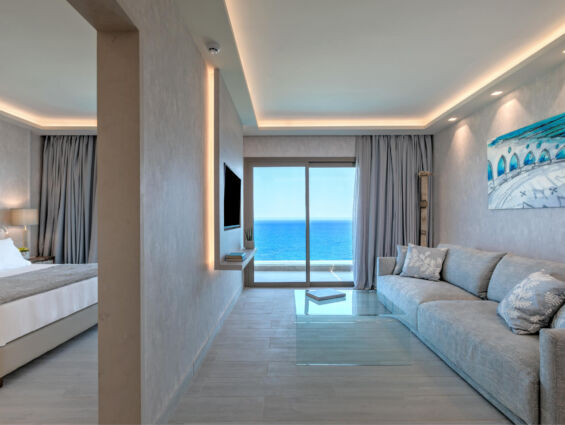 Amada Colossos room sitting area
