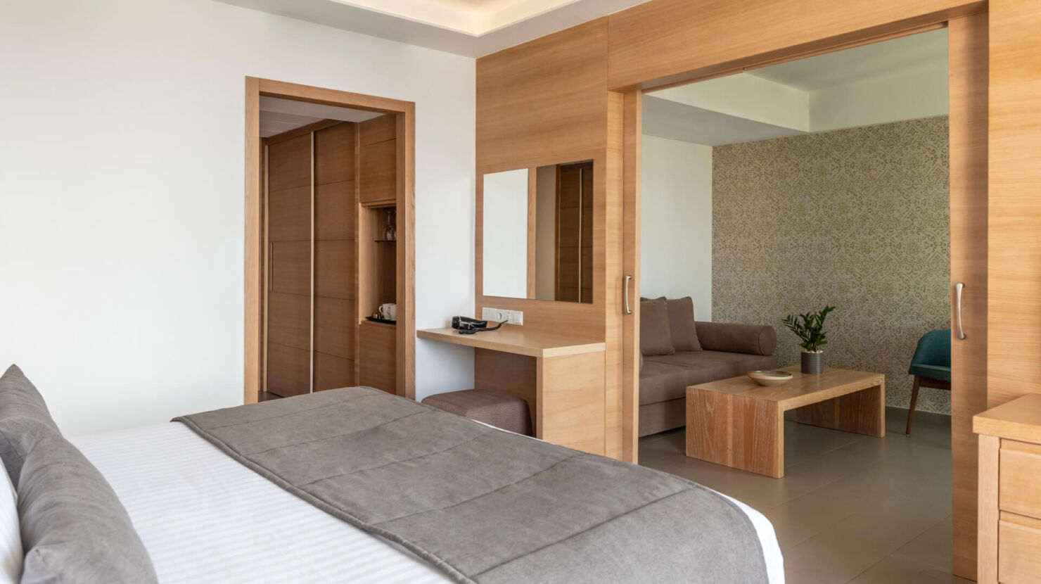 Royal Apollonia Junior suite Bedroom