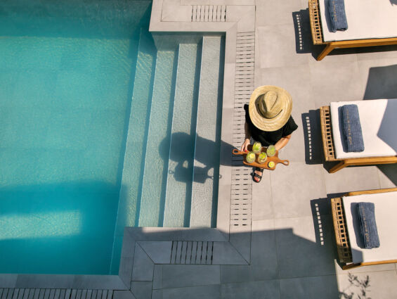 woman holding coctails at Pool