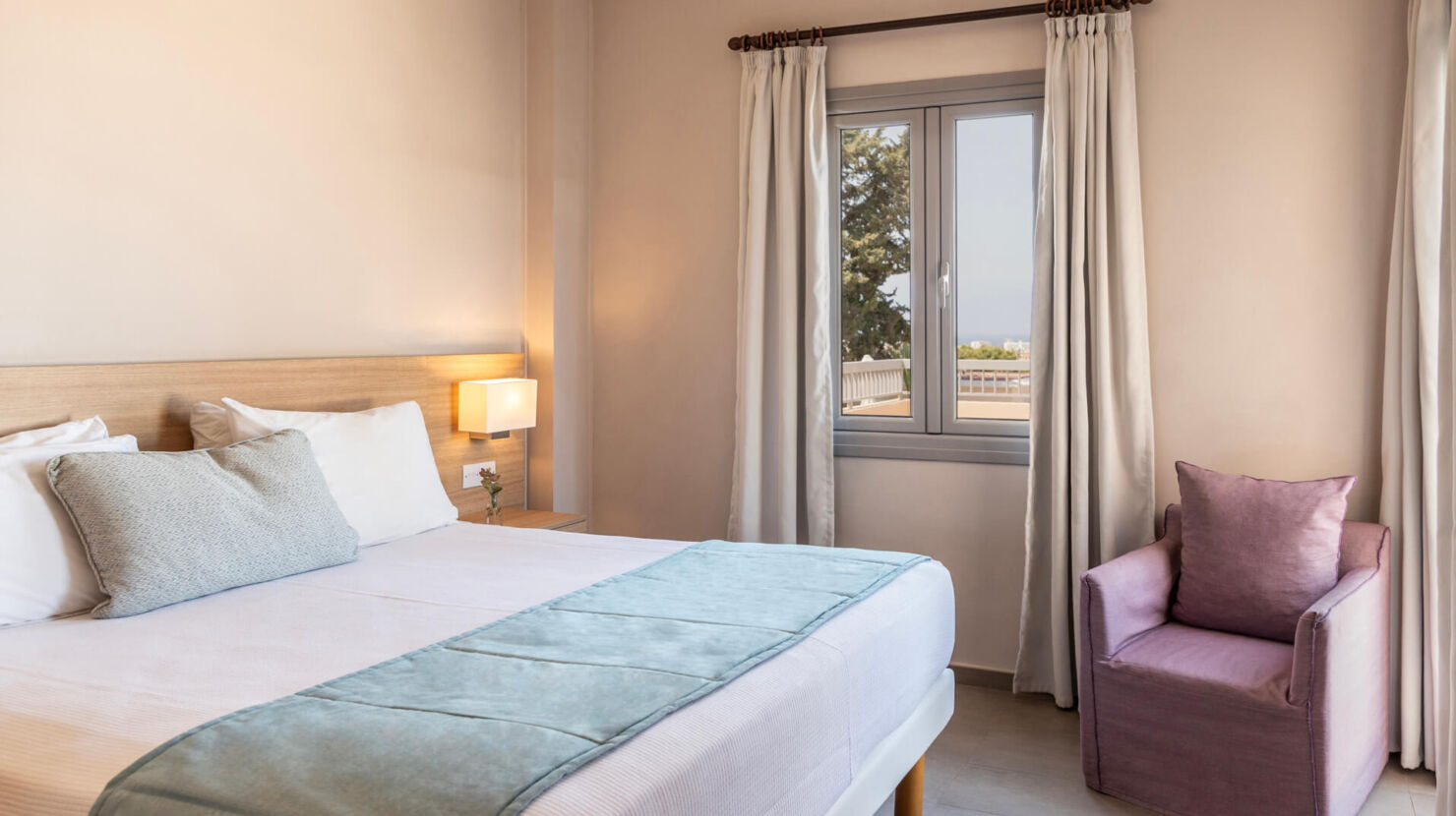St.Elias Suite room Bed