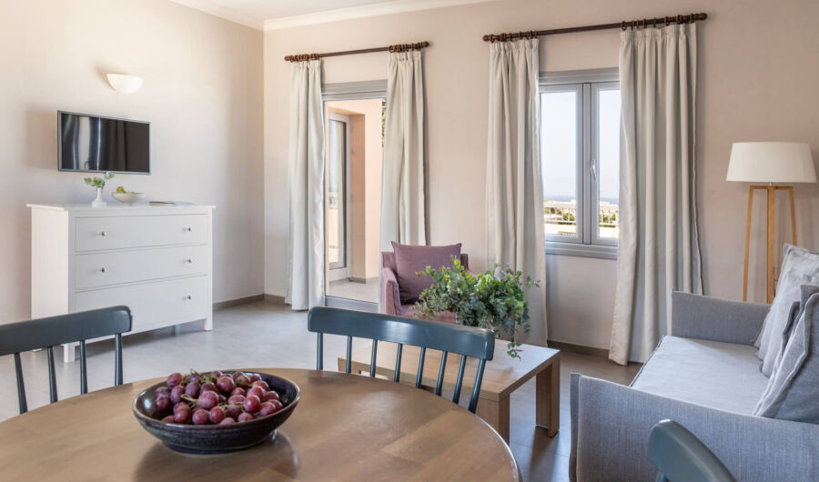 St.Elias Two Bedroom Suite sitting area with dining table