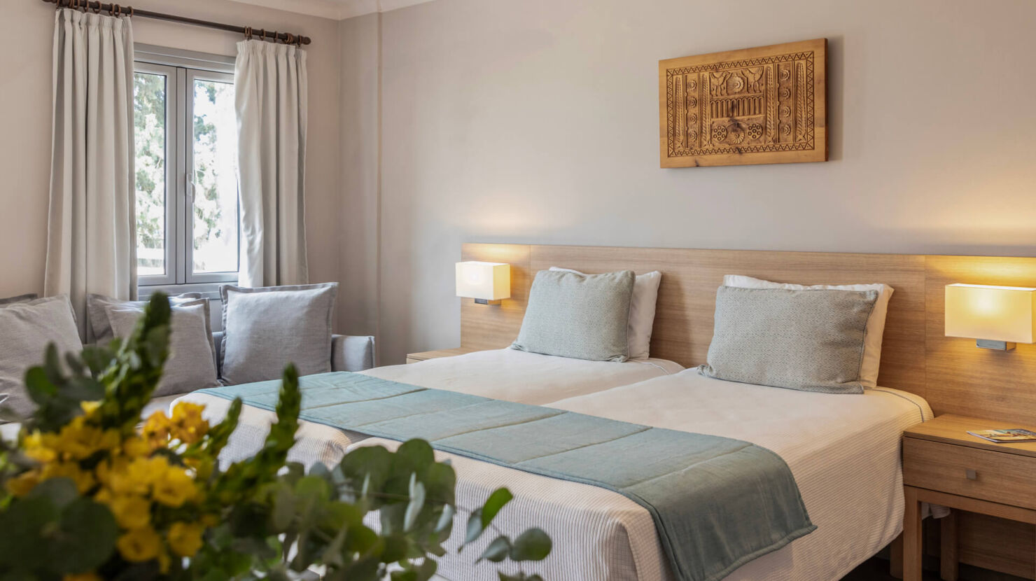 St.Elias Superior studio bed