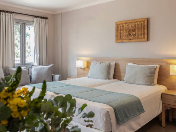 St.Elias Superior studio bed