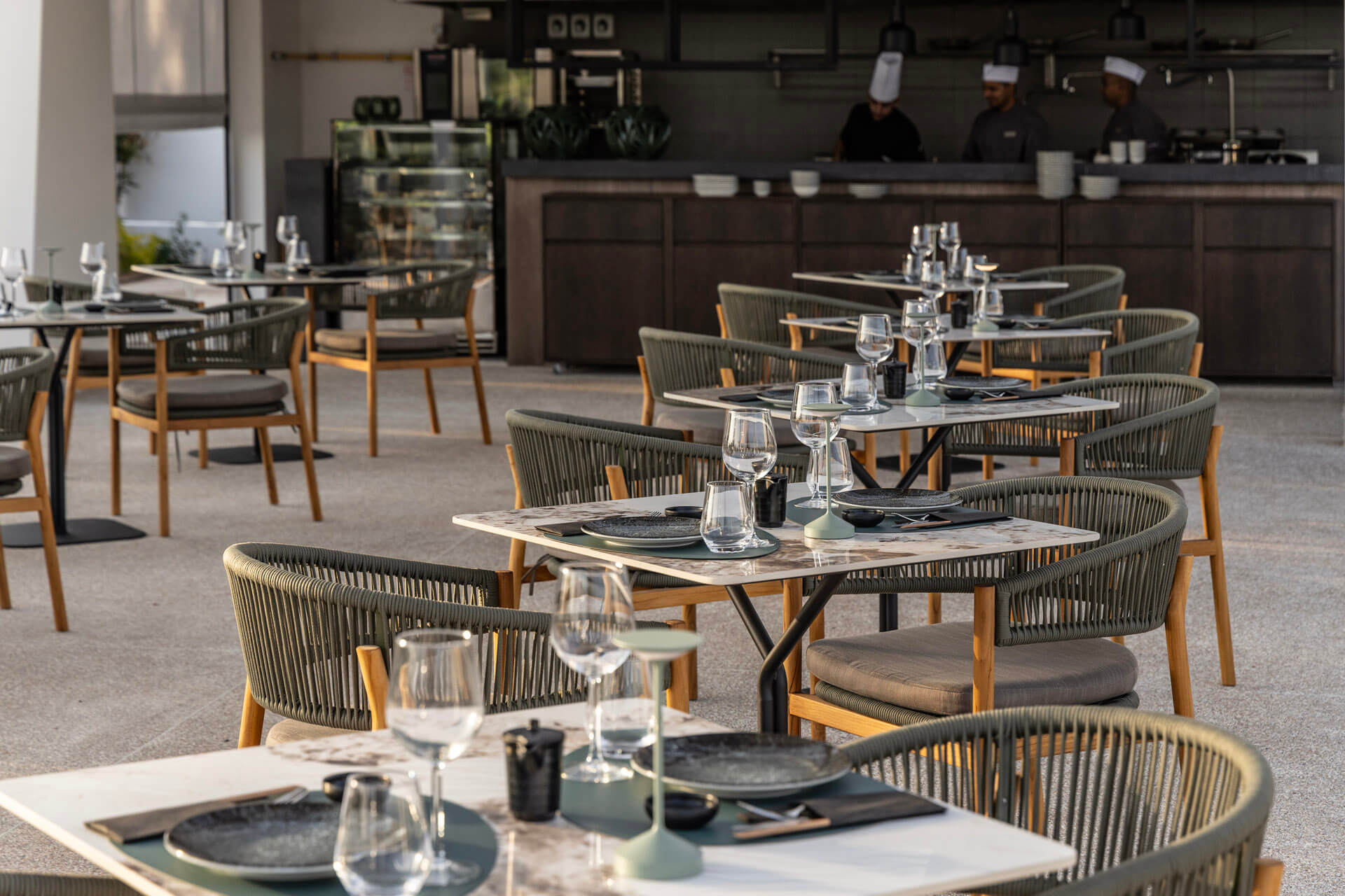 Fiki restaurant tables