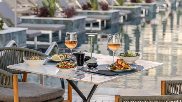 Fiki restaurant poolside table