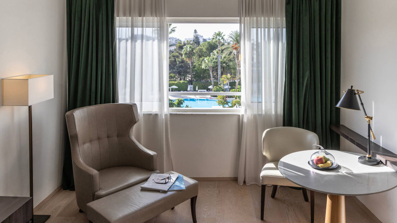 Hilton Nicosia room sitting area