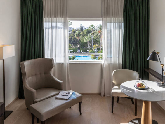 Hilton Nicosia room sitting area