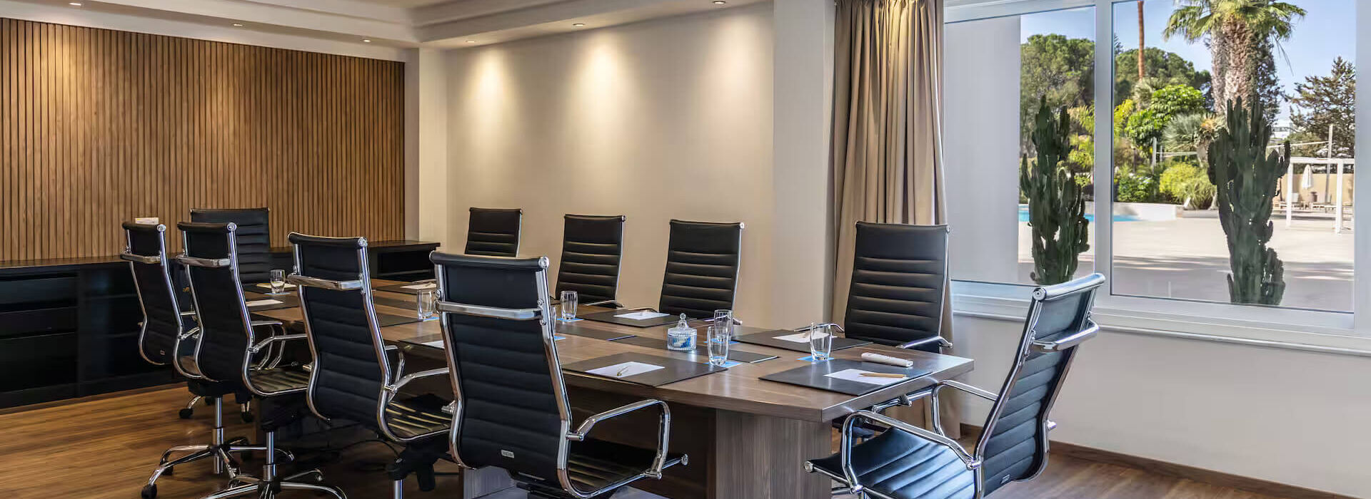 Hilton Nicosia meeting room with big table