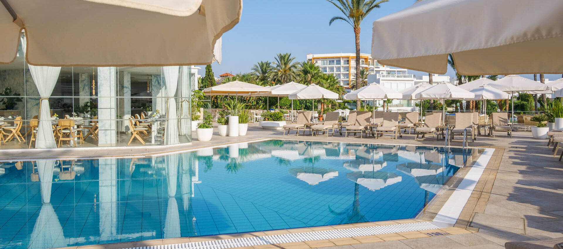 Infinity Blu pool and sunbeds