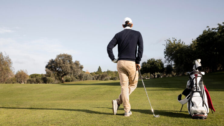 Man in golf course in Ivi Mare