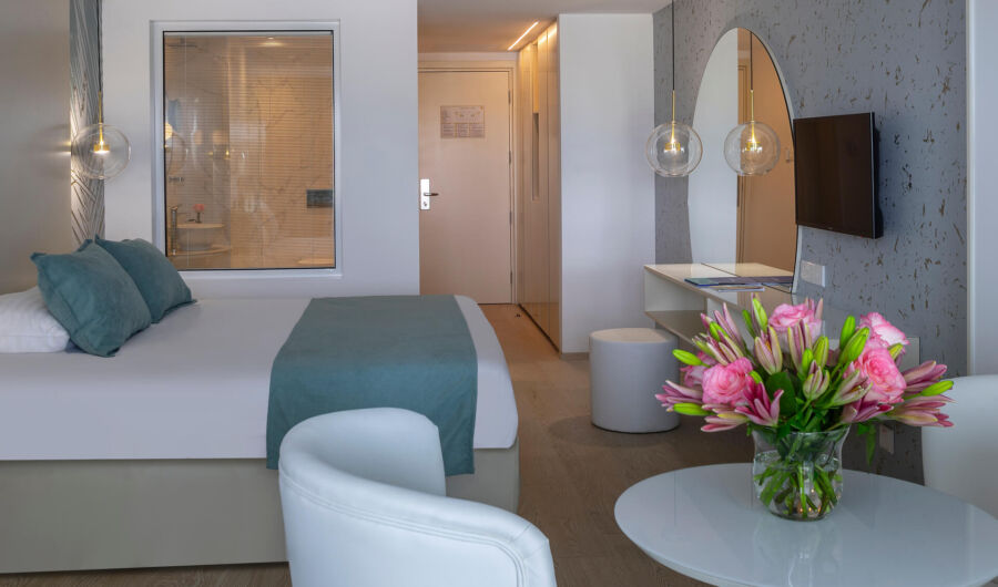 Ivi Mare Junior Suite Bedroom