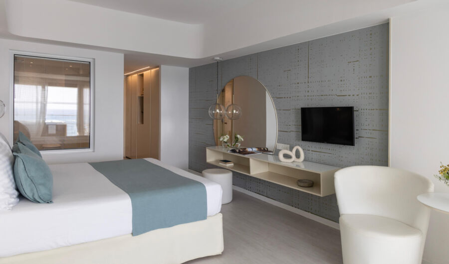 Ivi Mare Junior Suite Bedroom