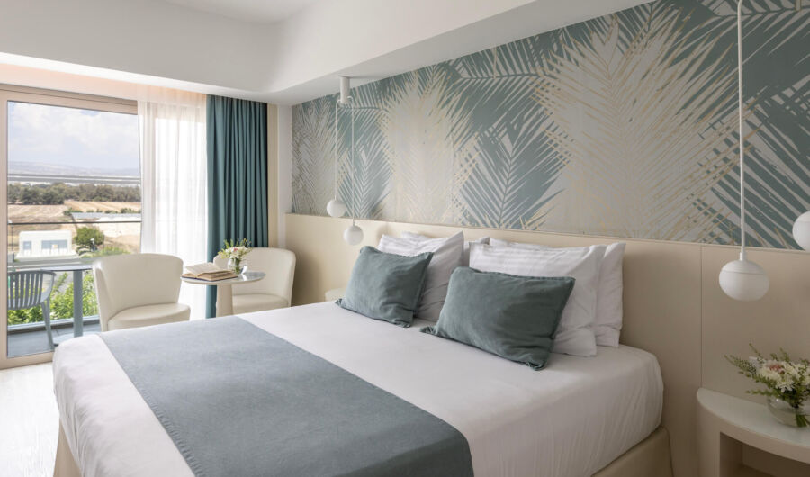 Ivi mare superior room bedroom