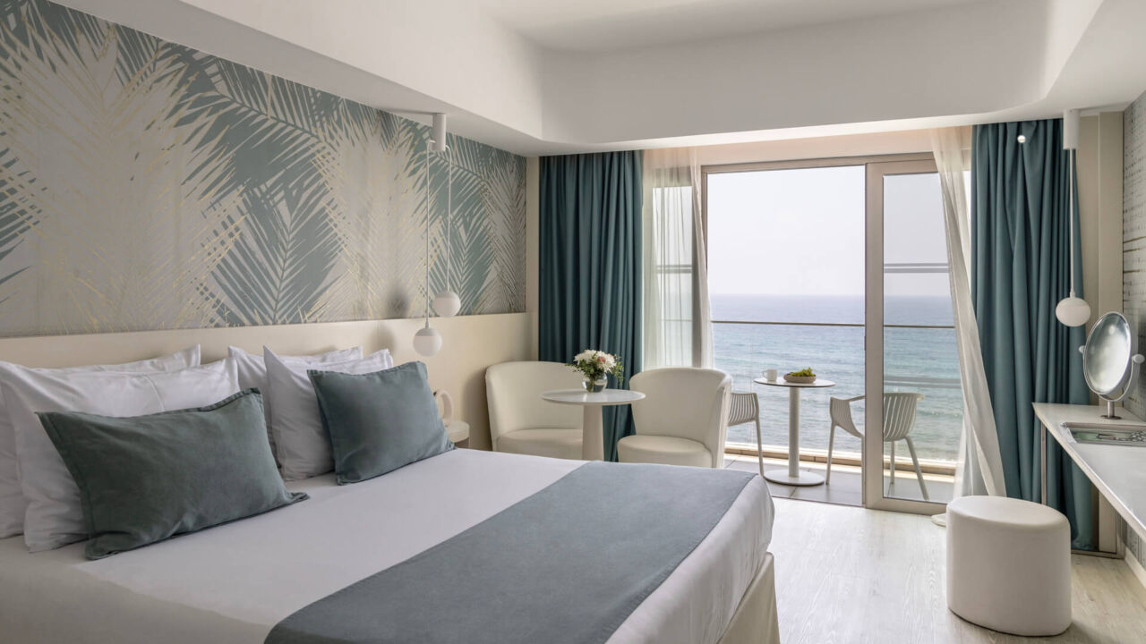 Ivi mare superior room balcony and room