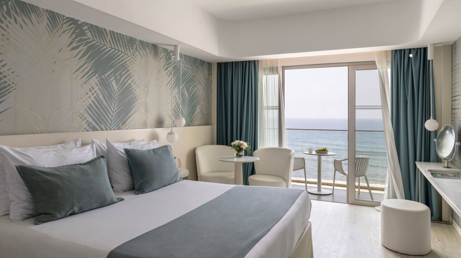 Ivi mare superior room balcony and room