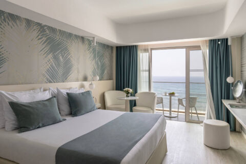 Ivi mare superior room balcony and room
