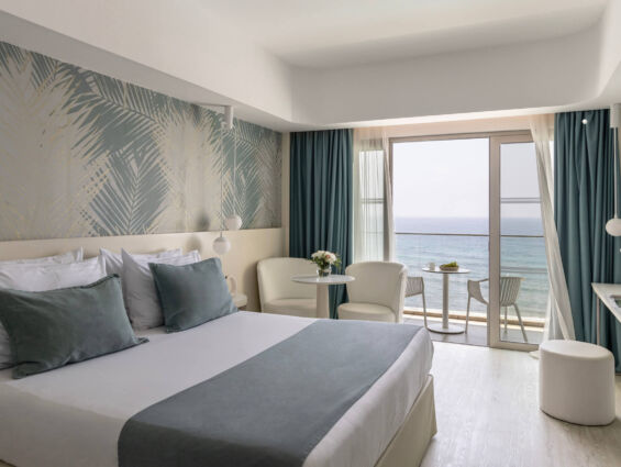 Ivi mare superior room balcony and room