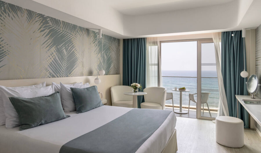 Ivi mare superior room balcony and room