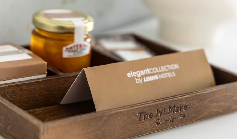 Ivi Mare Tray with treats