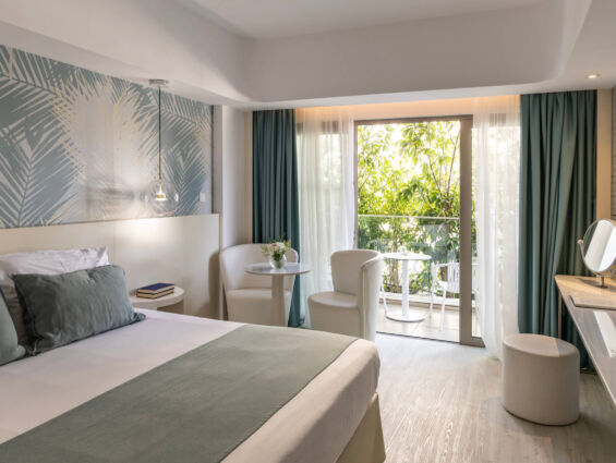 Ivi Mare Superior jacuzzi Room Bedroom