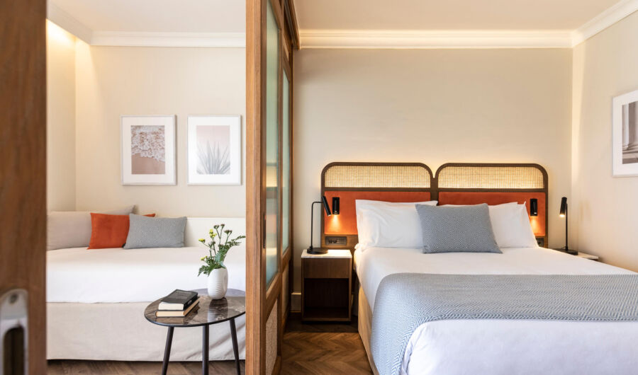 Kerkyra Blue room with sliding door and lounge area