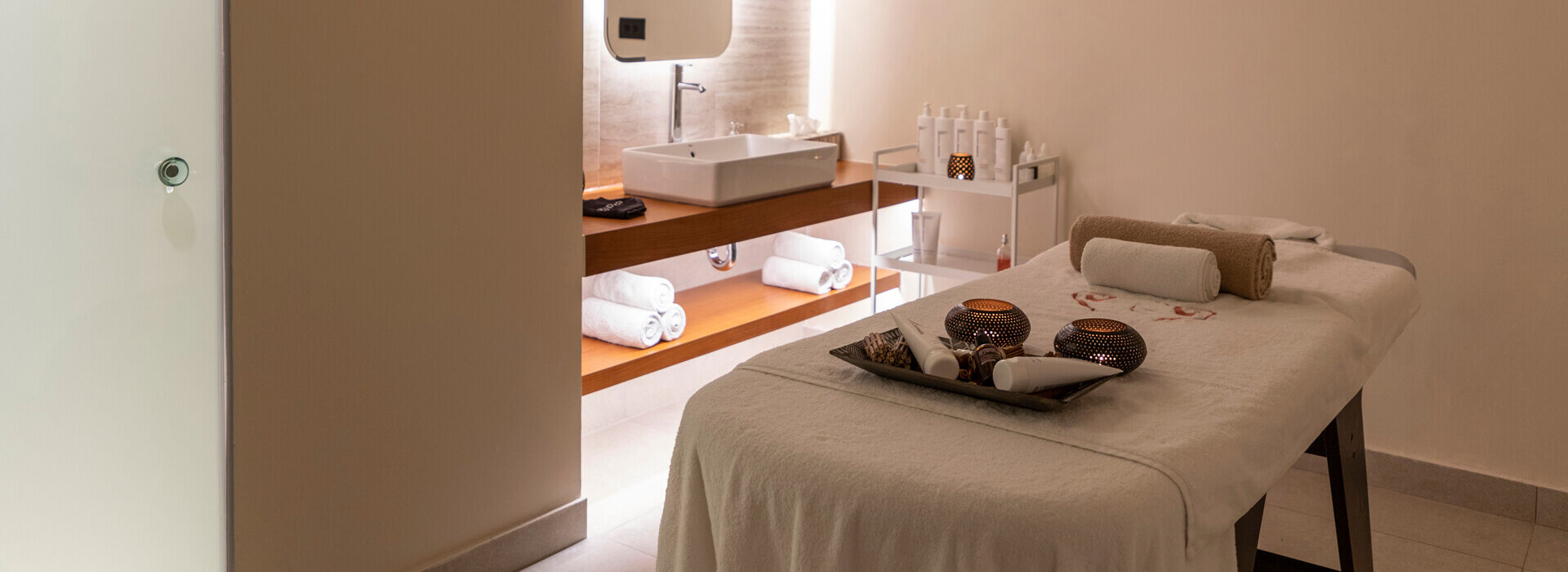 Massage bed with candles and oils at Kerkyra Blue spa