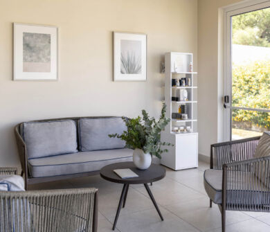 Lounge area with couch and chair at at Kerkyra Blue spa