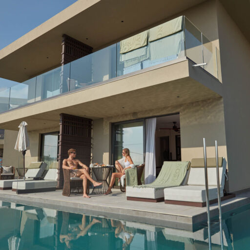 Couple relaxing at swim up room at King Jason Zante
