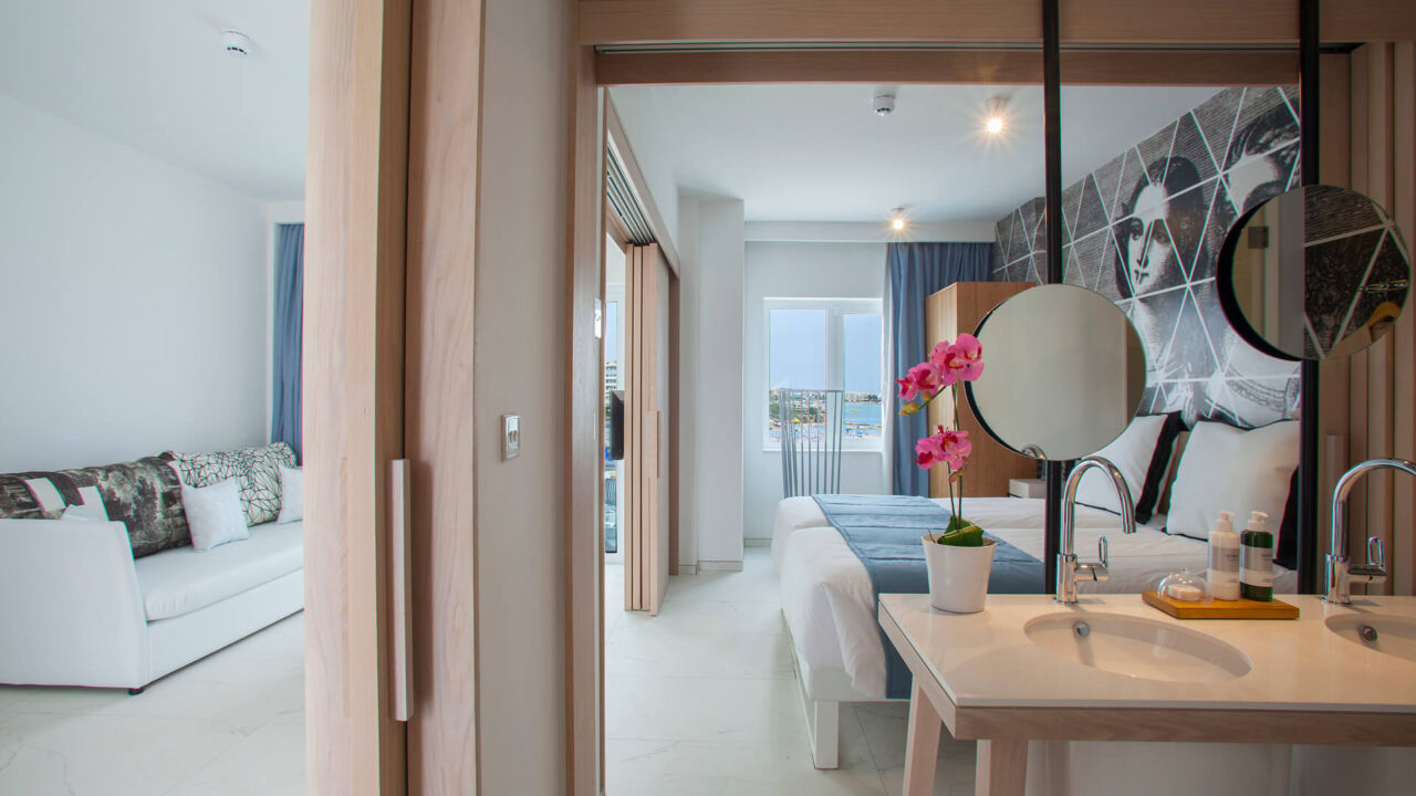 King Protaras room sitting area
