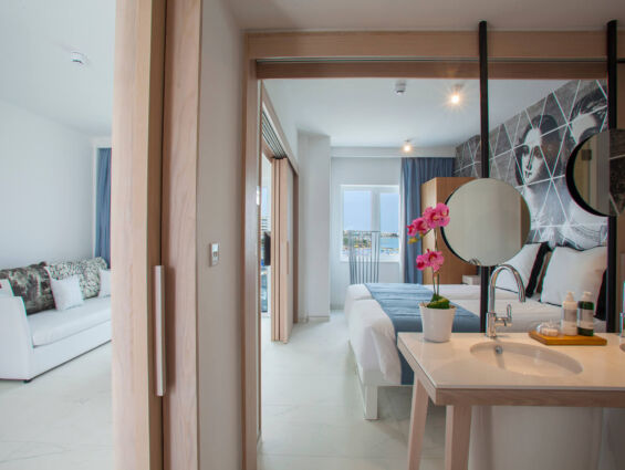 King Protaras room sitting area
