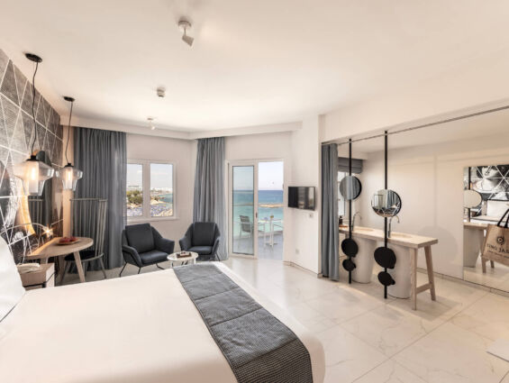 King Protaras room bedroom