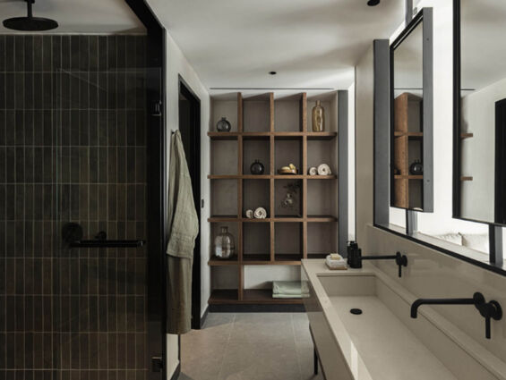 King Jason Zante room bathroom