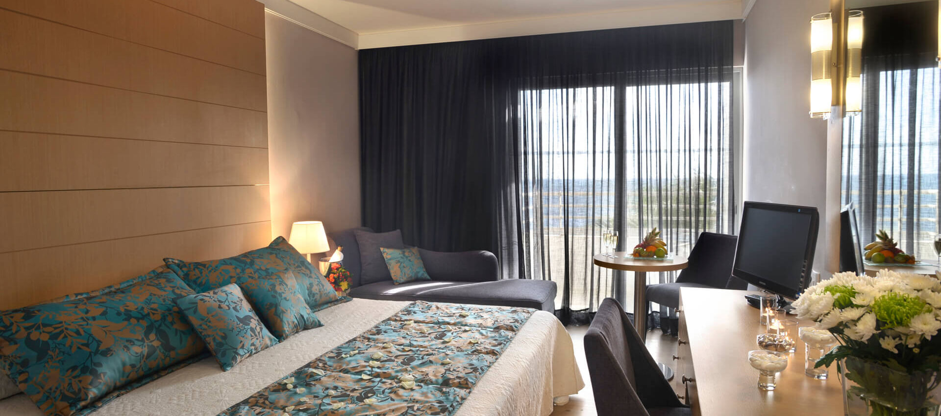 Ledra honeymoon suite bedroom