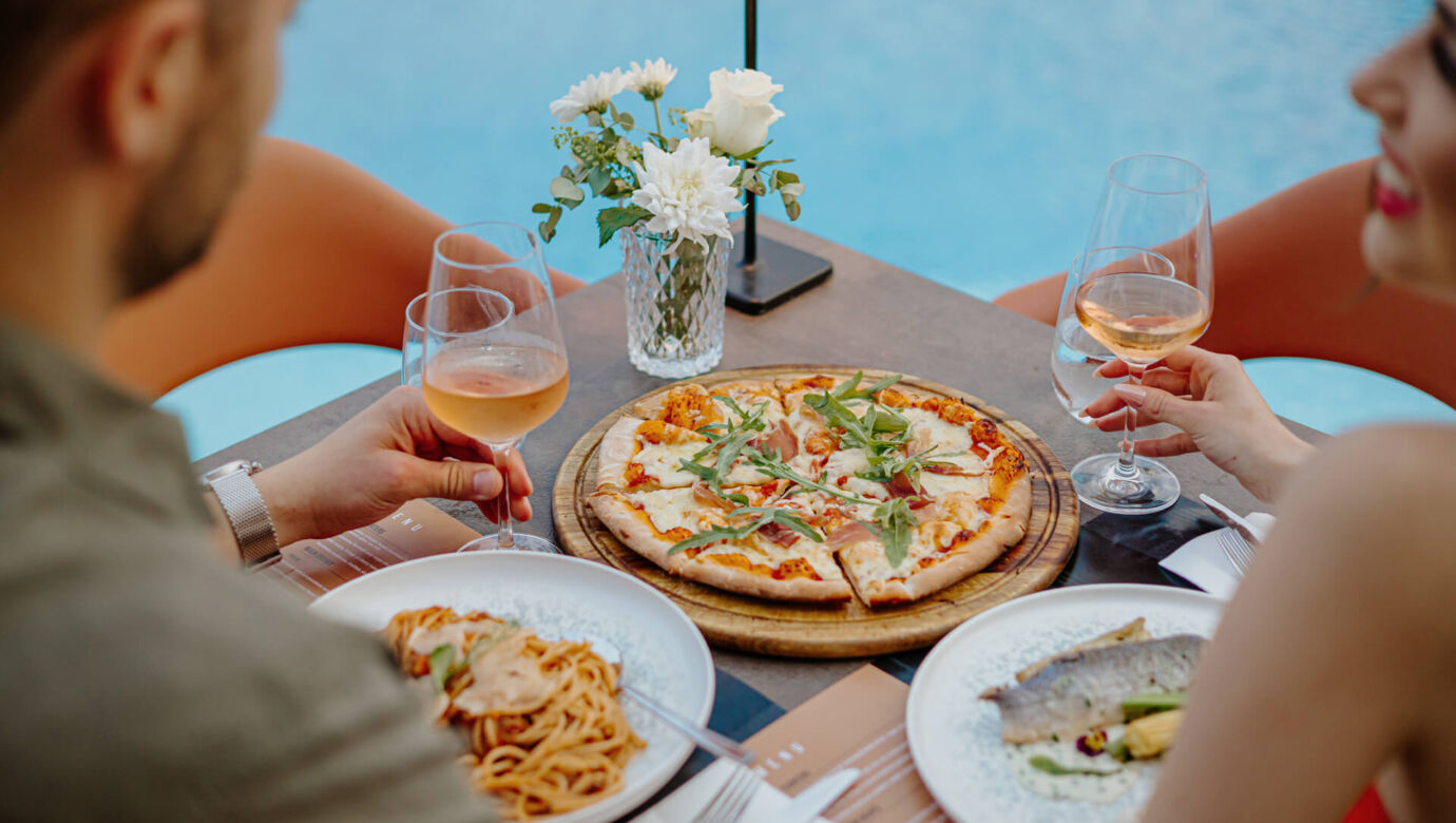 Couple eating at Louis Ledra A mano restaurant