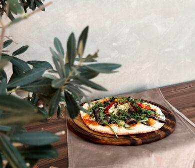 Louis Ledra A mano restaurant pizza dish