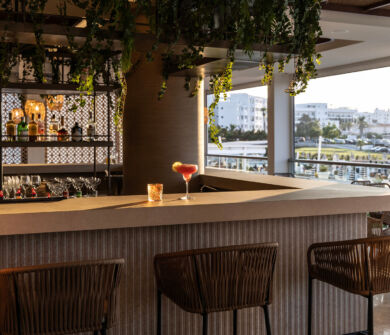 Two coktails on top of the bar at Louis Nausicaa bar