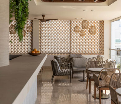 Louis Nausicaa kalypso bar indoor tables and wooden decorations