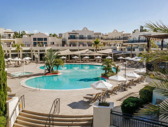 Louis Breeze Hotel pool