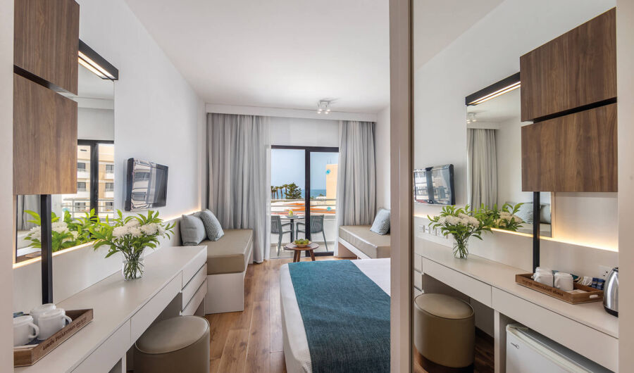 Louis Phaethon hotel room