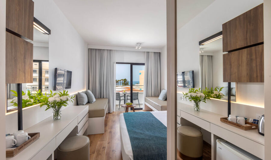 Louis Phaethon room and balcony