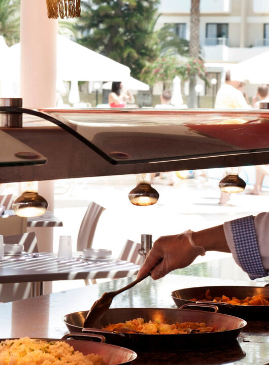 Louis Phaethon Mura restaurant cook preparing food